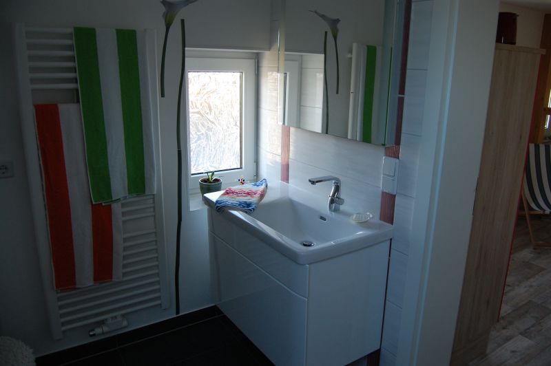 Chemnitz Ferienwohnung Naturblick<br>Karla Rößler: Ansicht 12: Bad mit Dusche und Fußbodenheizung